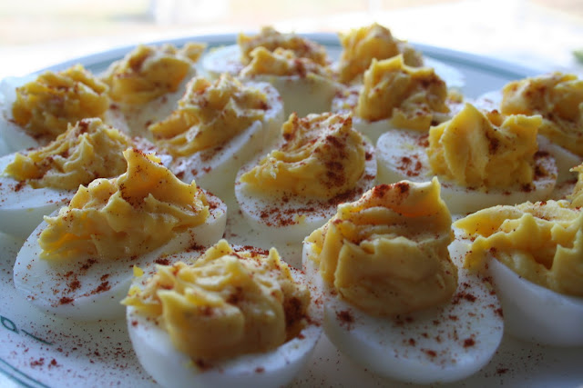 What is a simple recipe for deviled eggs using mustard?